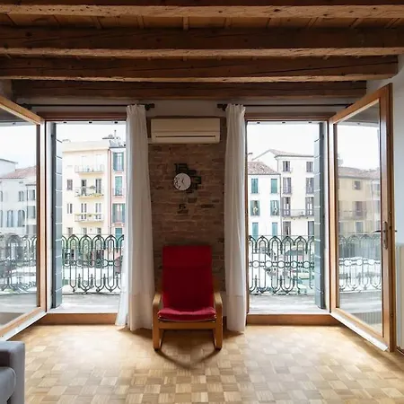 Enjoy - Orologio, Piazza Dei Signori Apartment *