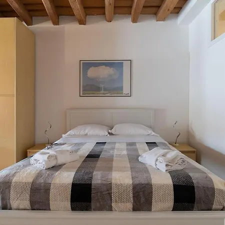 Enjoy - Orologio, Piazza Dei Signori