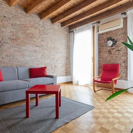 Enjoy - Orologio, Piazza Dei Signori *